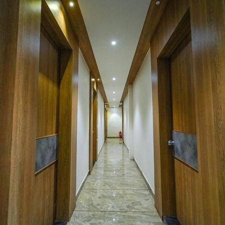 Hotel New Empire Ahmedabad Bagian luar foto