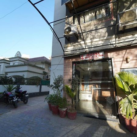 Hotel New Empire Ahmedabad Bagian luar foto