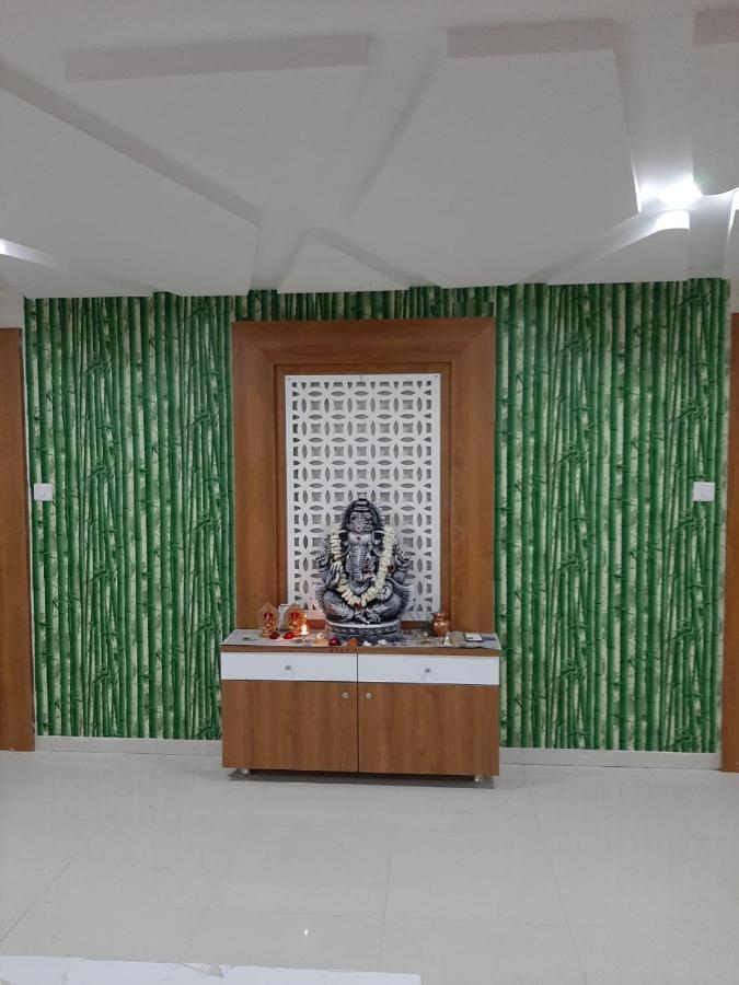 Hotel New Empire Ahmedabad Bagian luar foto