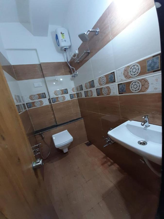Hotel New Empire Ahmedabad Bagian luar foto