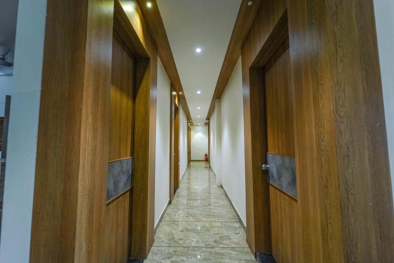 Hotel New Empire Ahmedabad Bagian luar foto