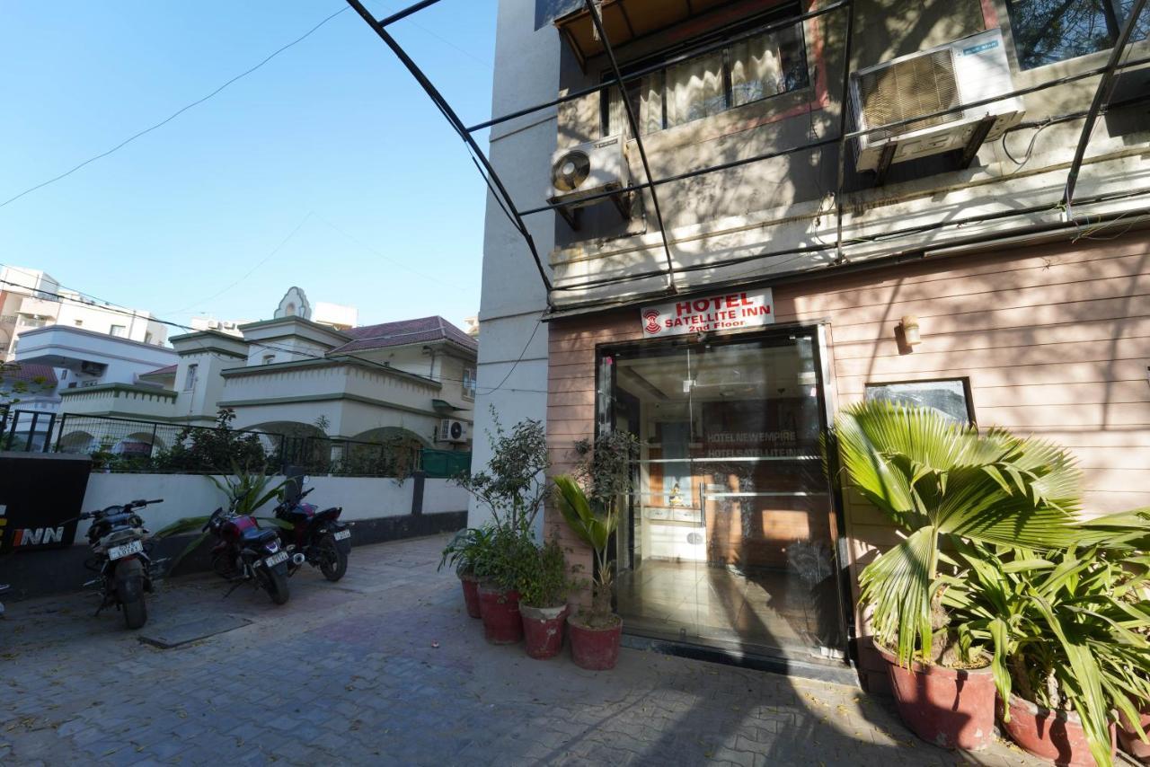 Hotel New Empire Ahmedabad Bagian luar foto