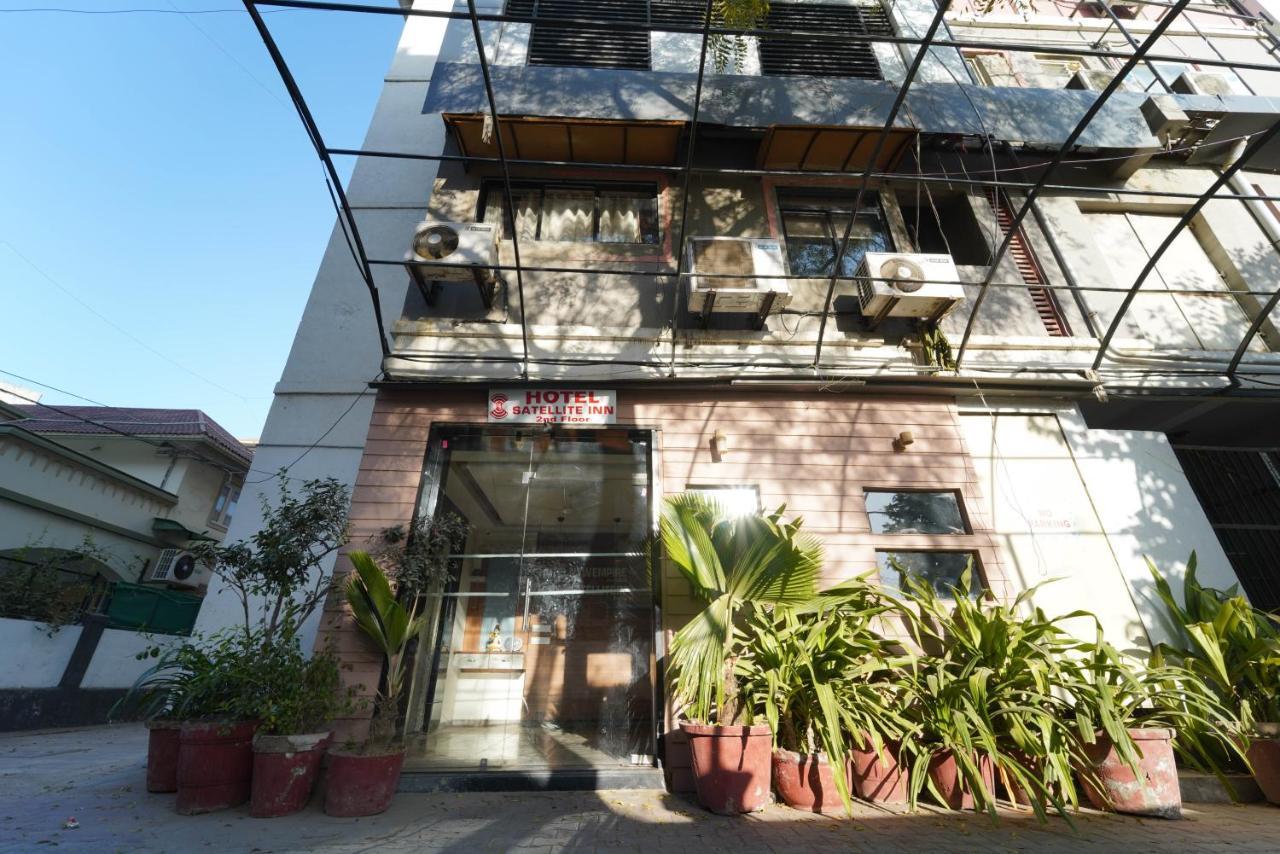 Hotel New Empire Ahmedabad Bagian luar foto