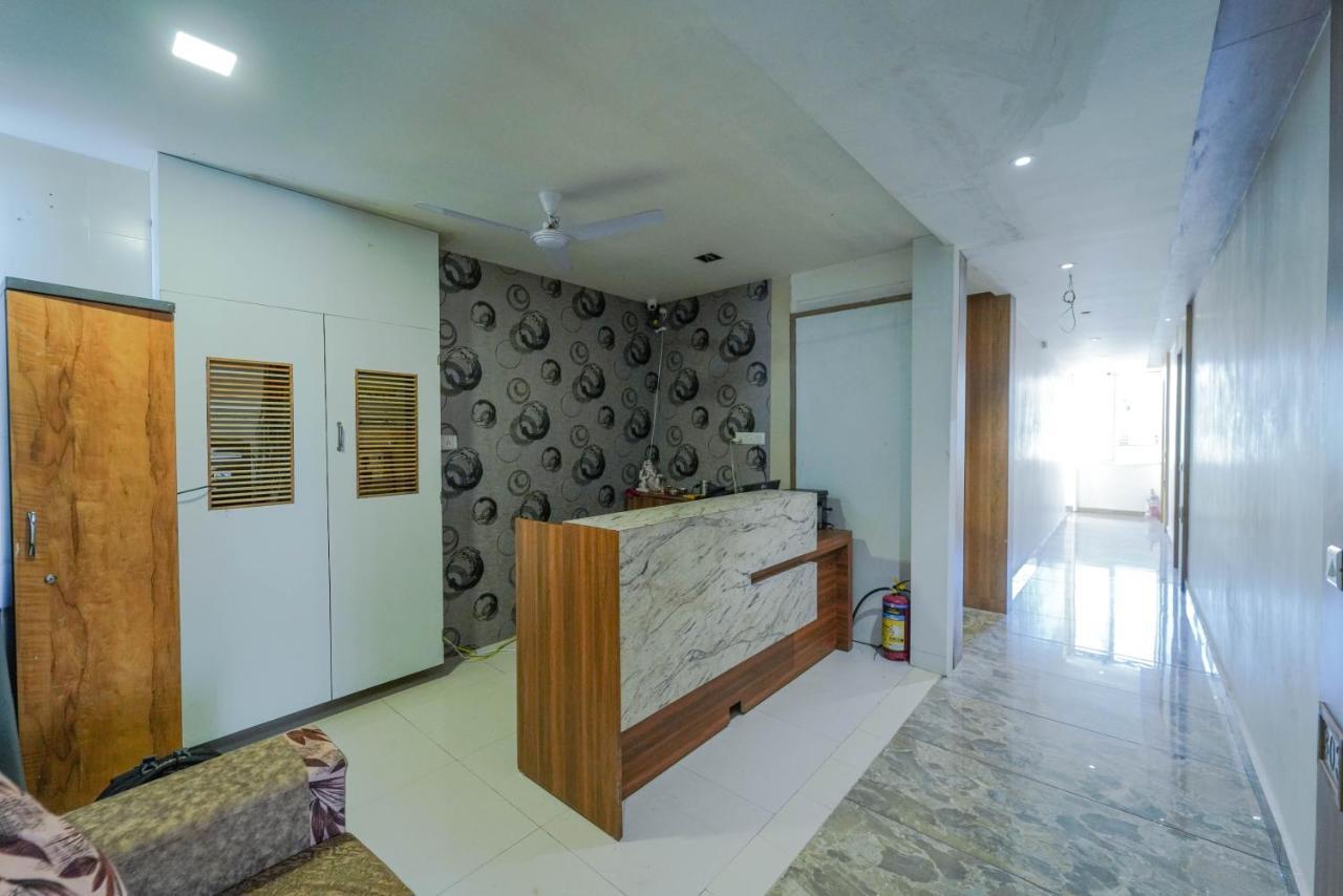 Hotel New Empire Ahmedabad Bagian luar foto